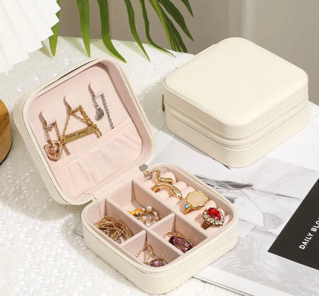 Travel jewelry box