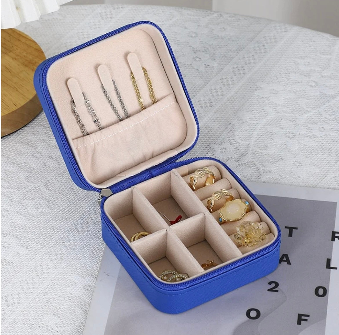 Travel jewelry box