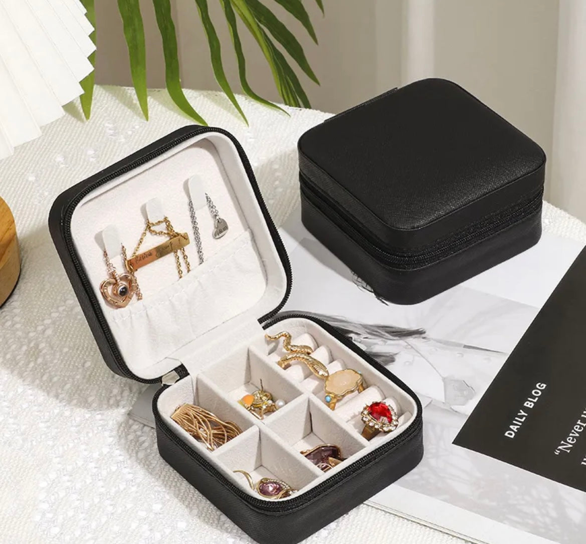 Travel jewelry box
